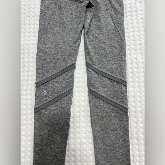 Ivivva Girls 12 Heather Grey Leggings with Pockets - Picture 8 of 12